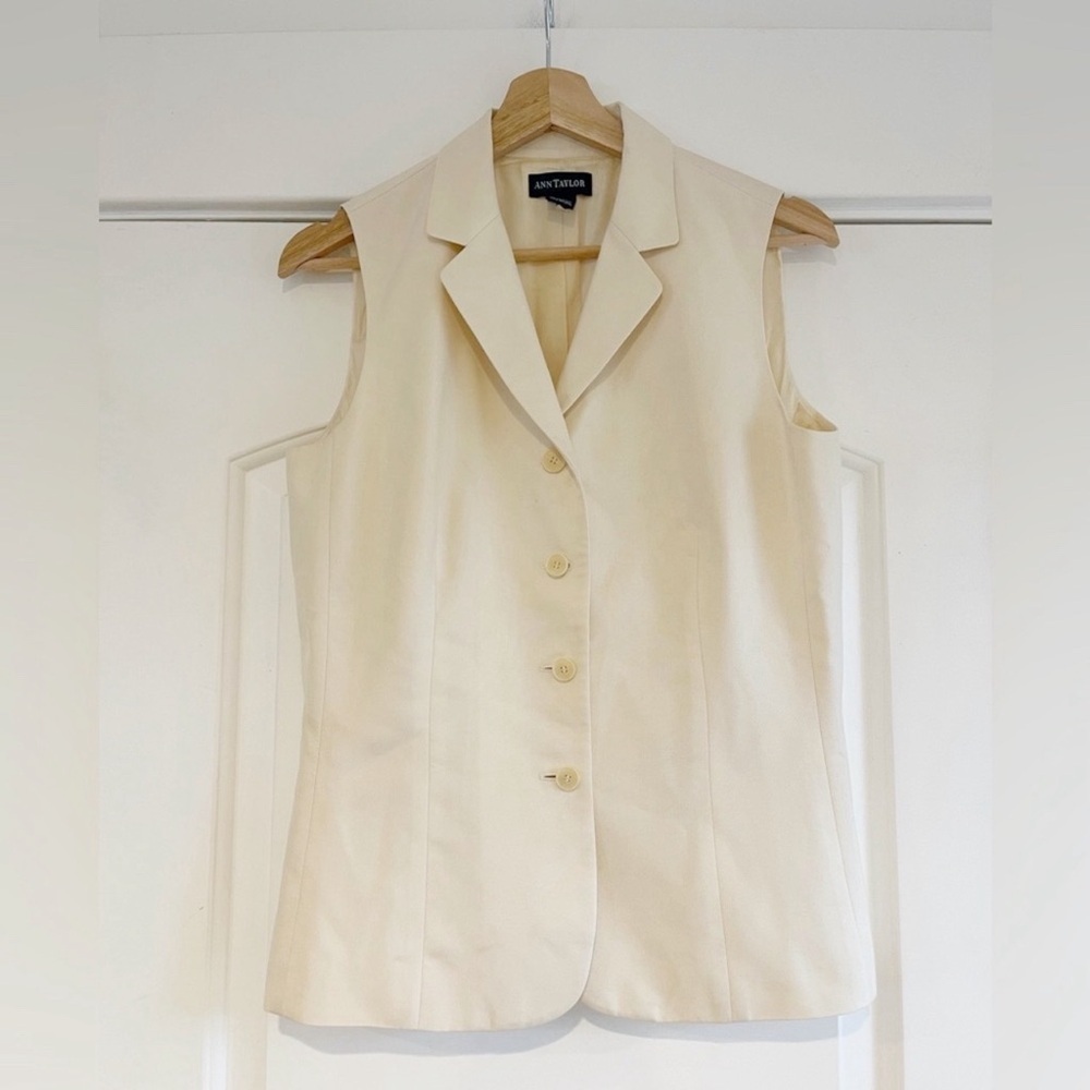 Ann Taylor Cream Sleeveless Button Front Blazer Top